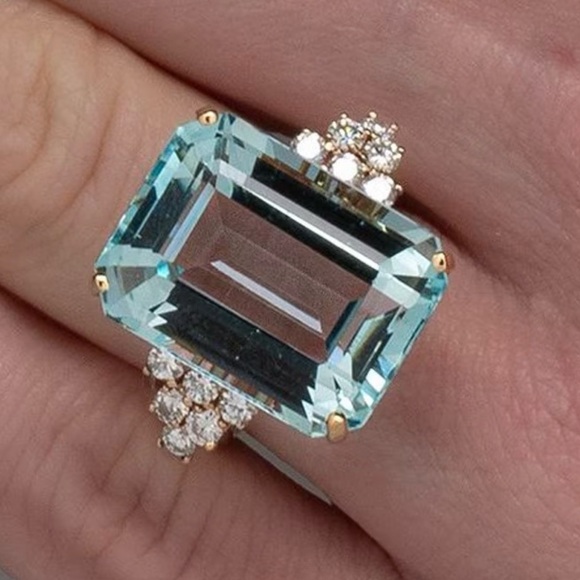Elegant Aquamarine and Diamond Gold Ring sz 7 - Picture 2 of 8